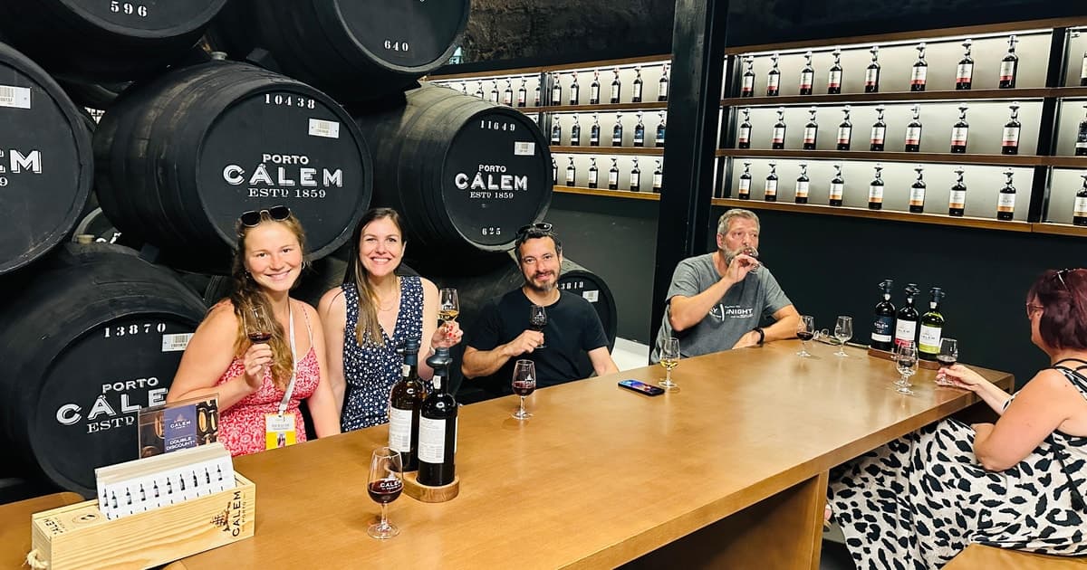 Porto to Gaia Experience: City Walk and Wine Cellars