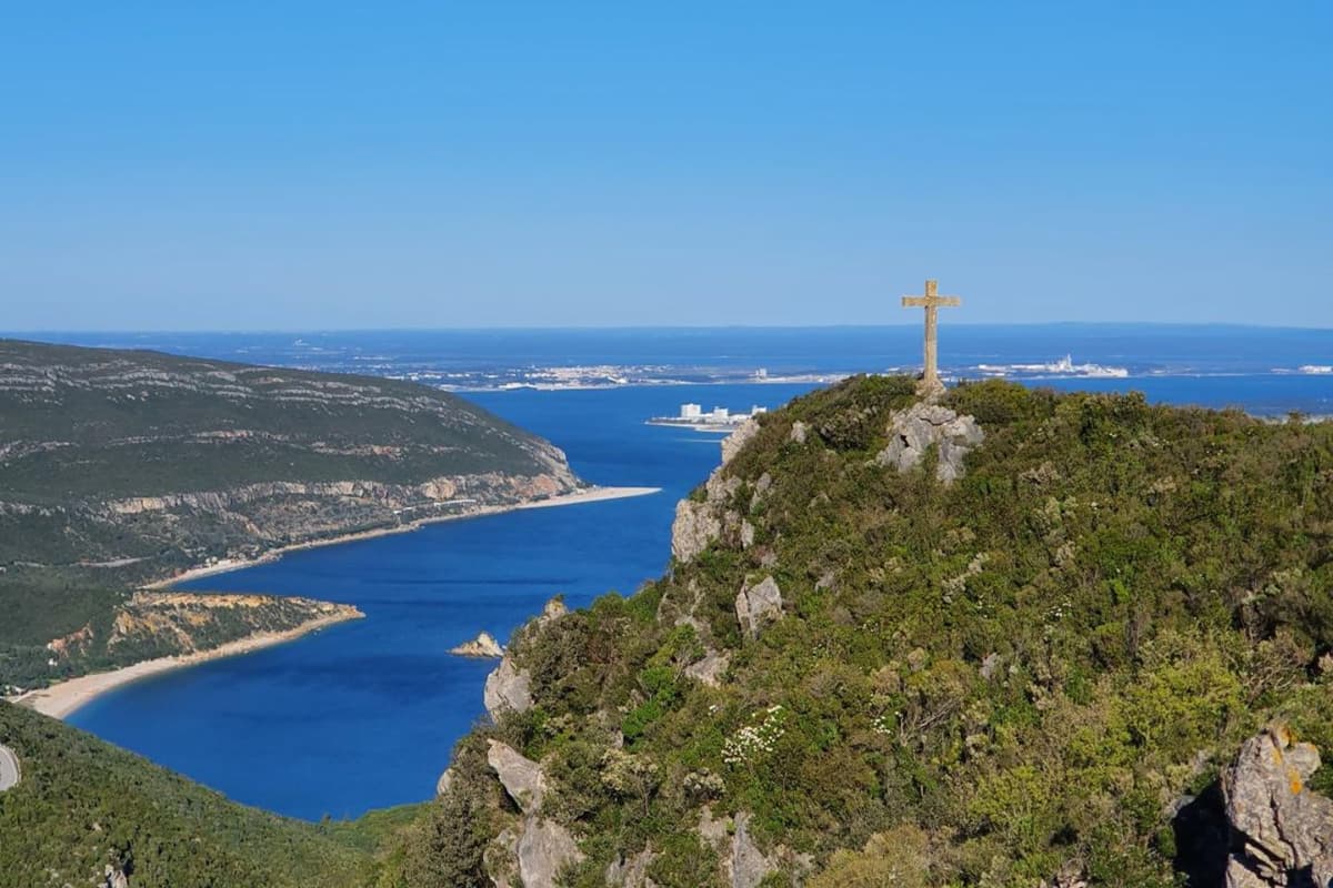 Lisbon: Arrábida & Sesimbra w/ Palmela Castle & Wine Tasting