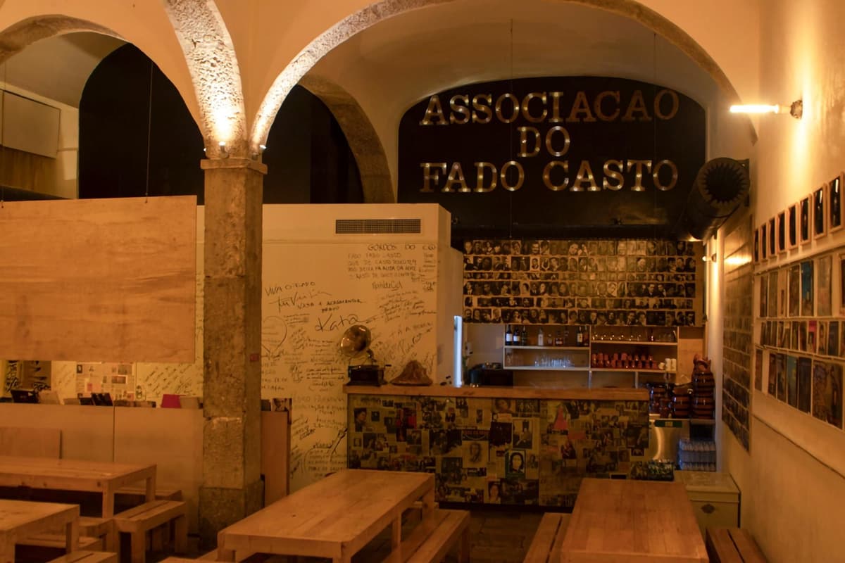 Lisbon: Tapas & Drinks with Fado Live Performance