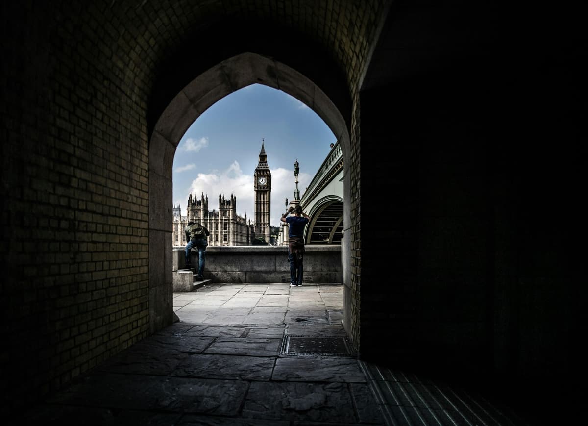 London: Tales of the Underworld Ghost Tour w/ Card Reading