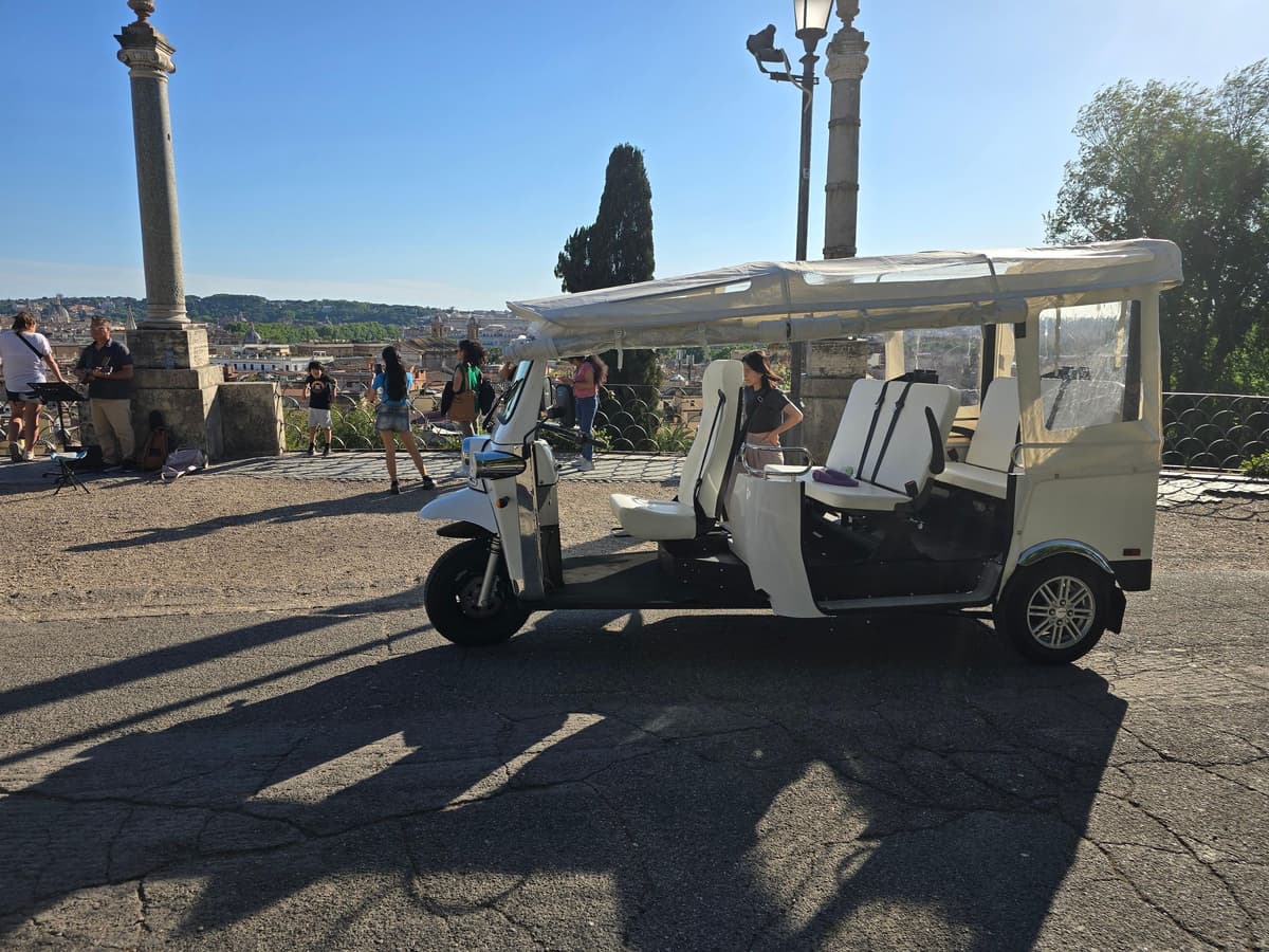 Rome: Tour of the Rome City Center With Tuk Tuk