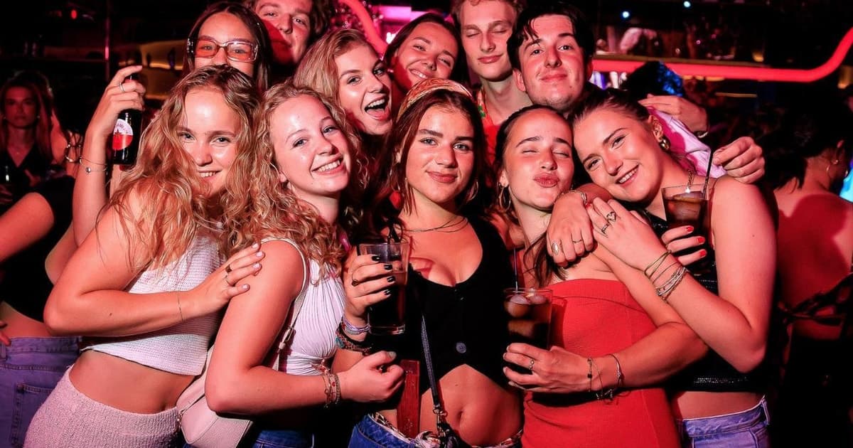 Seville: 3 Bars Pub Crawl + VIP Club Entrance & 3 Free Shots