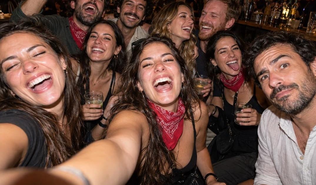 Porto: WANTED Pub Crawl with Open Bar & Secret Missions