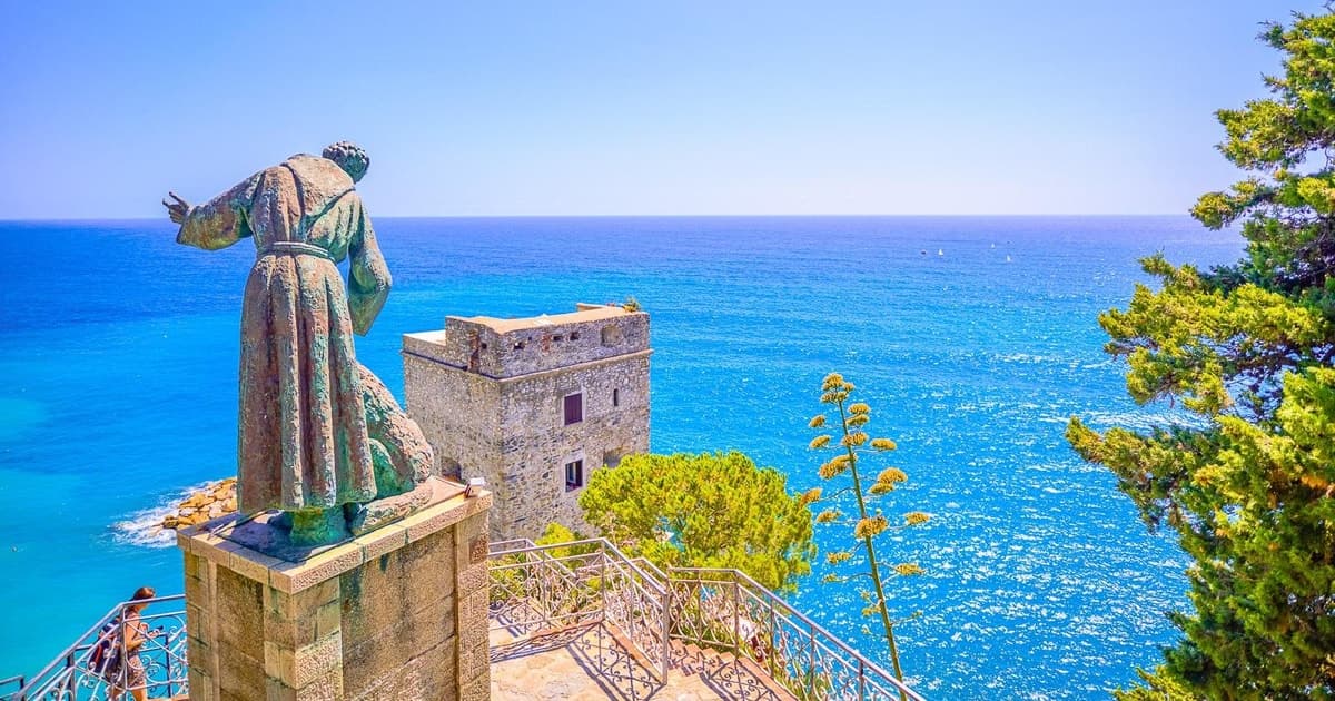 From Milan:Cinque Terre National Park with Limoncino Tasting
