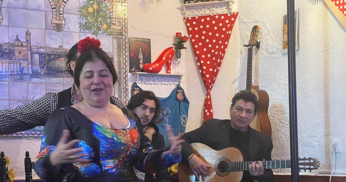 Sevilla: tour de flamenco y tapas. Espectáculo, tapas y bebidas
