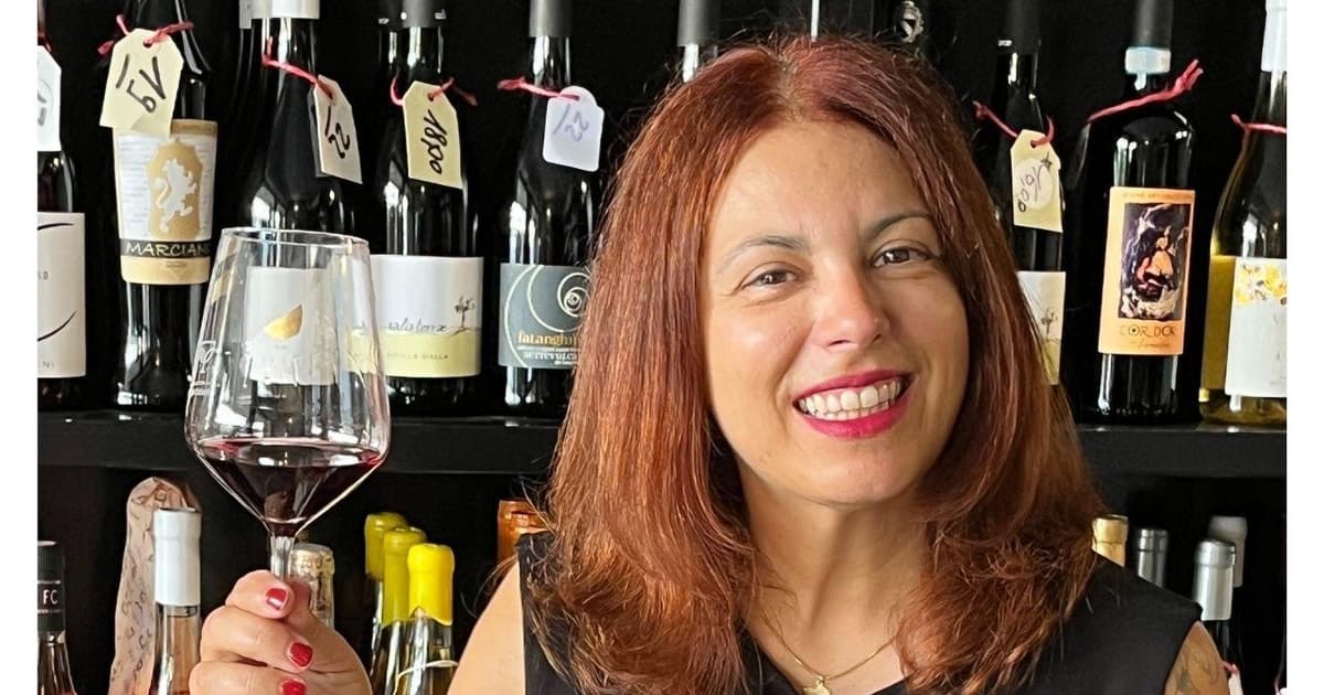 Florence: Wine Shopping Tour with Aperitivo and Guide