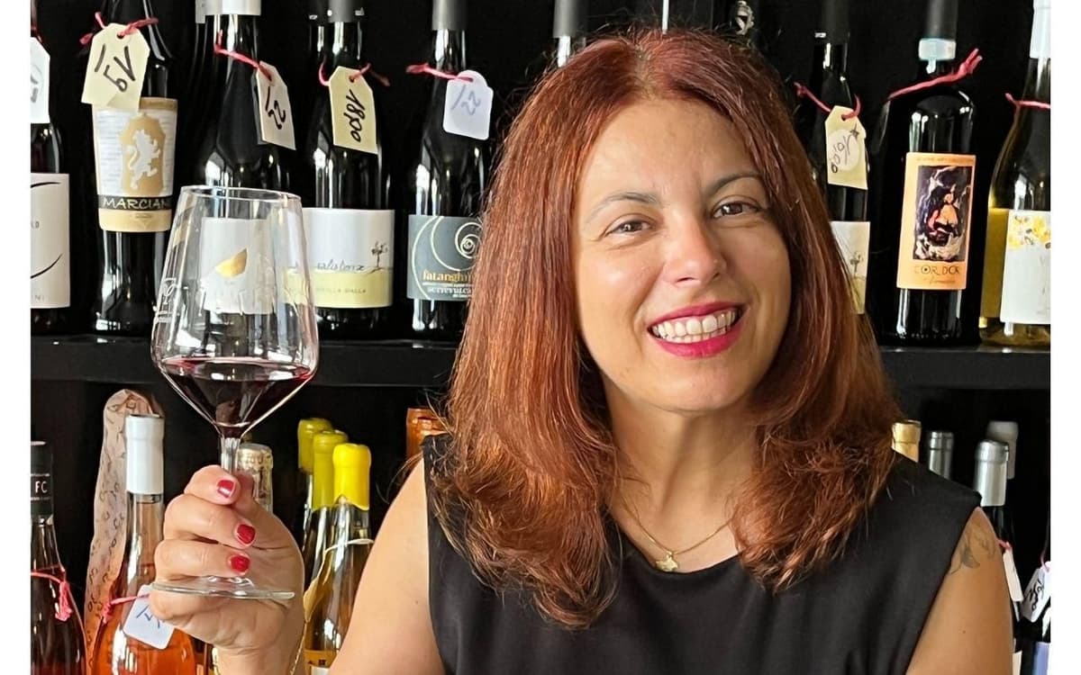 Florence: Wine Shopping Tour with Aperitivo and Guide