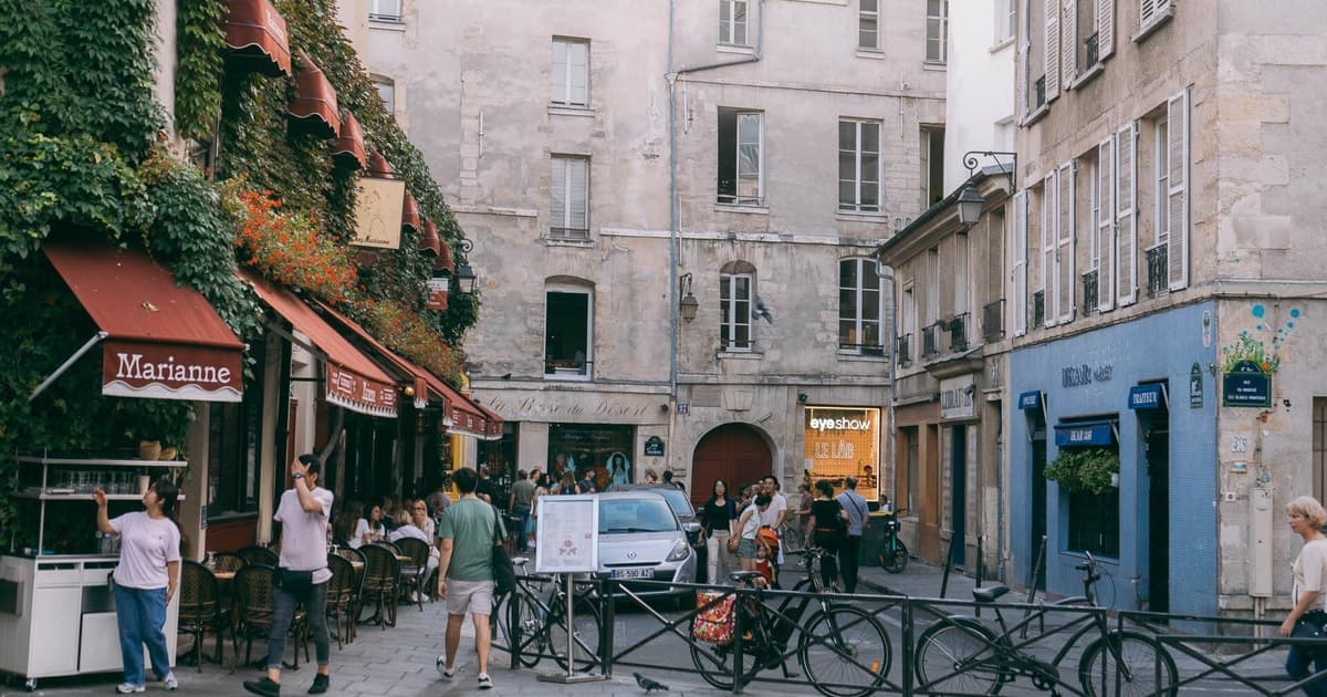 Paris: Private Golden Triangle Tour with Hotel Pickup