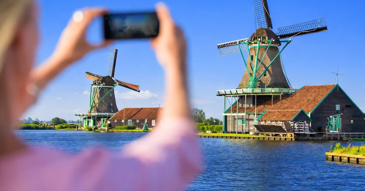 From Amsterdam: Zaanse Schans, Volendam & Marken Guided Tour