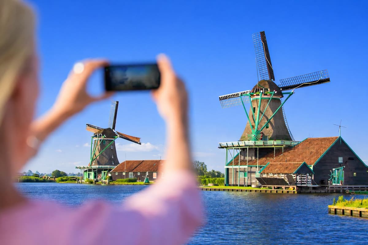 From Amsterdam: Zaanse Schans, Volendam & Marken Guided Tour