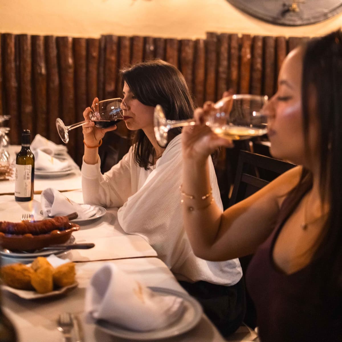 Lisbon: Graça Food & Wine Tour in Hidden Tascas with a Local