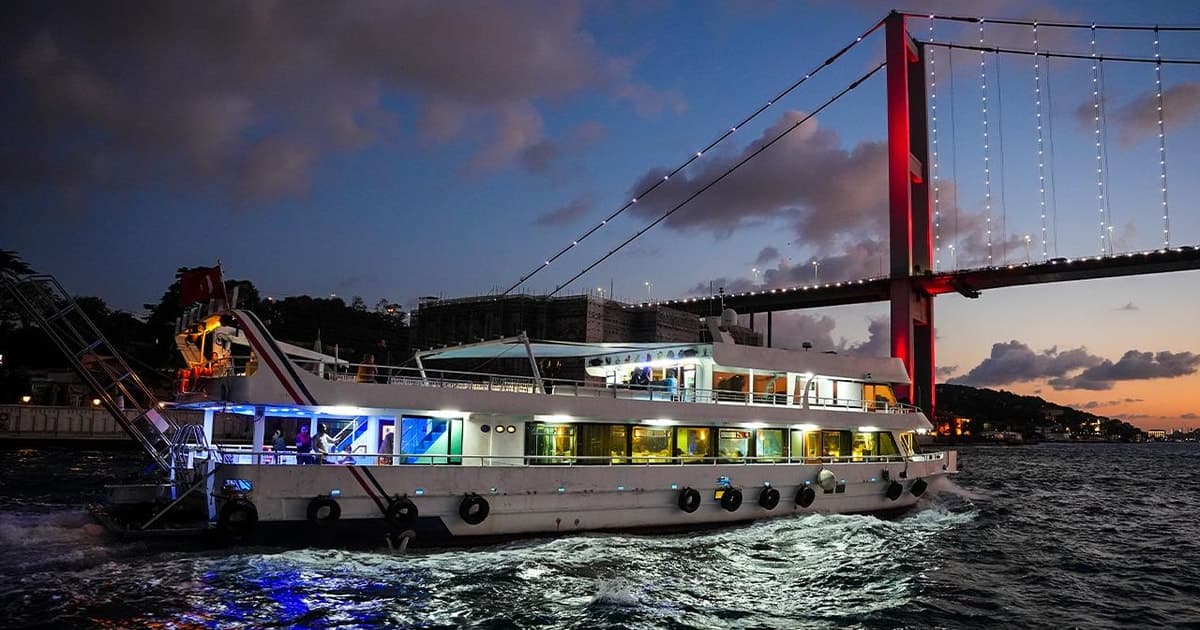 Estambul: paseo en barco por el Bósforo y el Cuerno de Oro de día o al atardecer