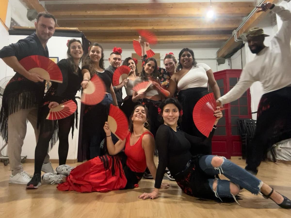 Barcelona: Private Flamenco Class for Your Group