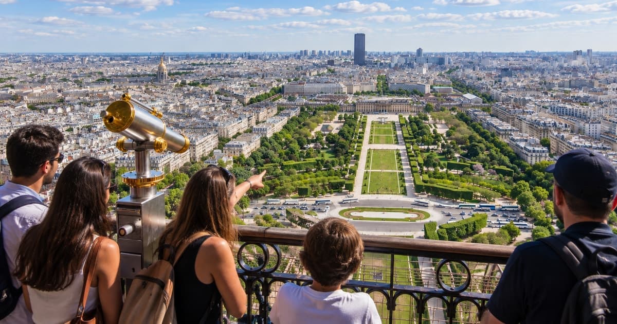 Eiffel Tower: Reserved Elevator to 2nd Floor & Guided Tour