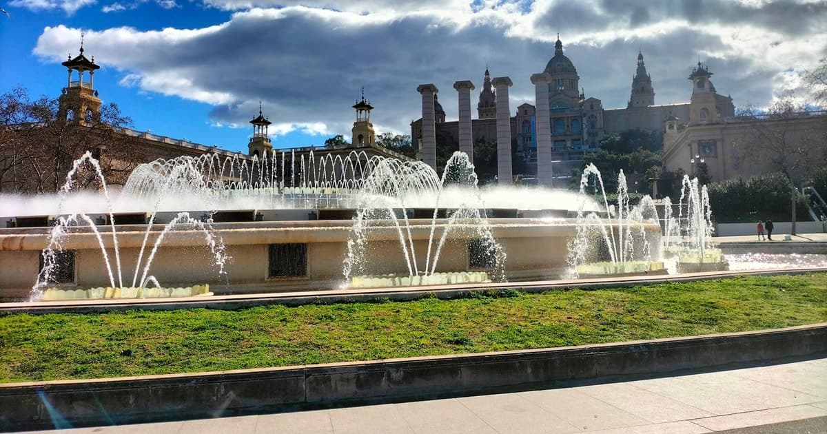 Barcelona: Private Montjuïc Tour with Cable Car Ride option