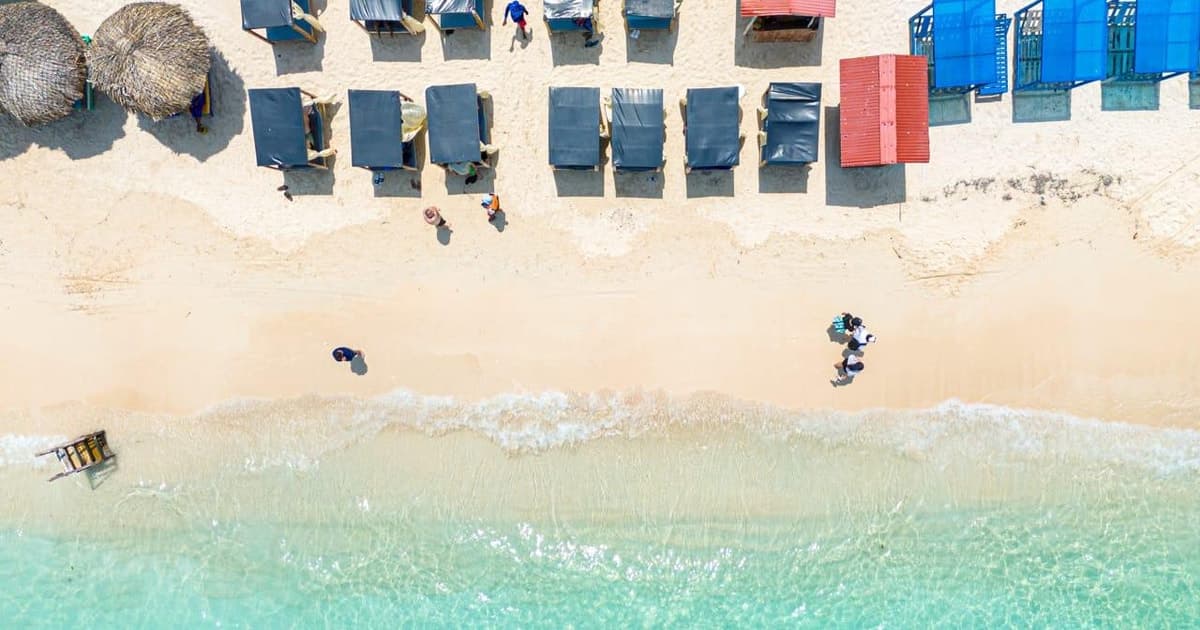 Cartagena: día completo en una playa tranquila con instalaciones y almuerzo