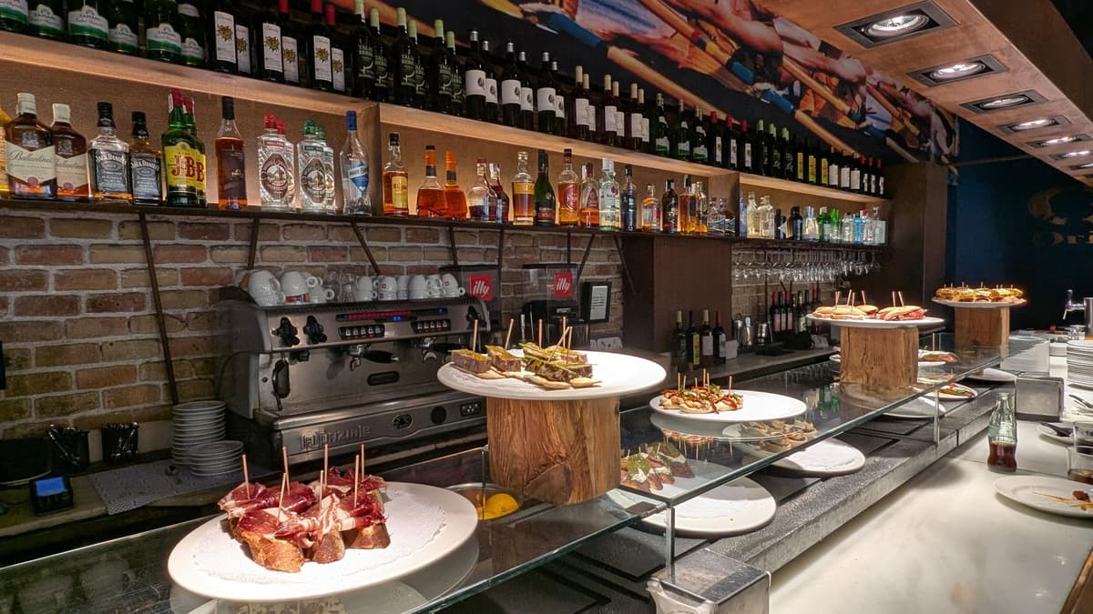 Barcelona Full Private Tapas & Historical Tour