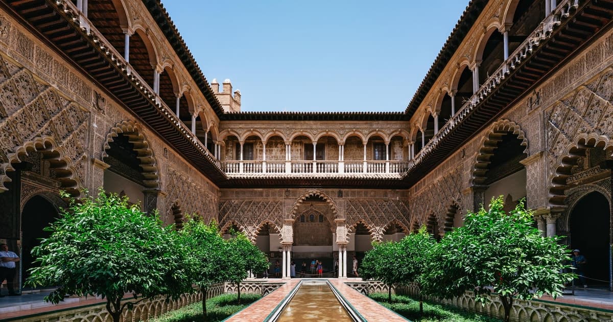 Sevilla: Entrada a la Catedral, Giralda y Alcázar con tour guiado