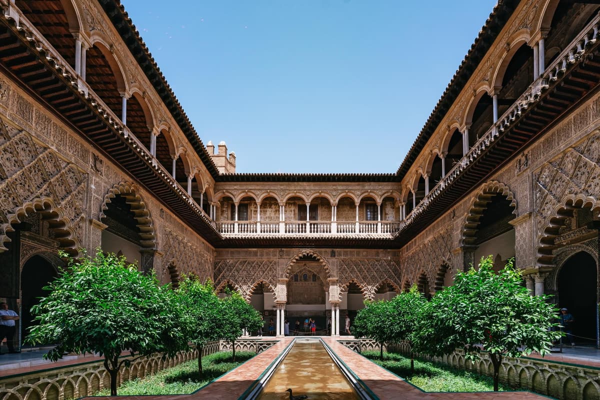 Sevilla: Entrada a la Catedral, Giralda y Alcázar con tour guiado