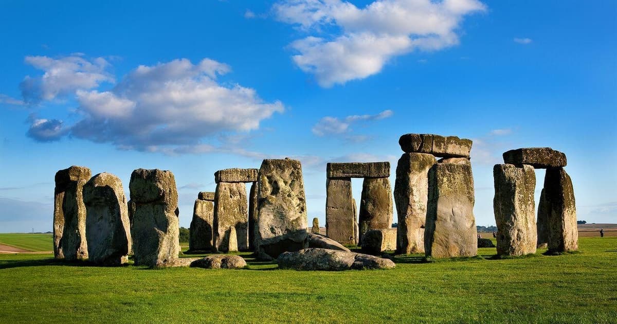 London: Stonehenge & Bath Day Trip with Optional Roman Baths