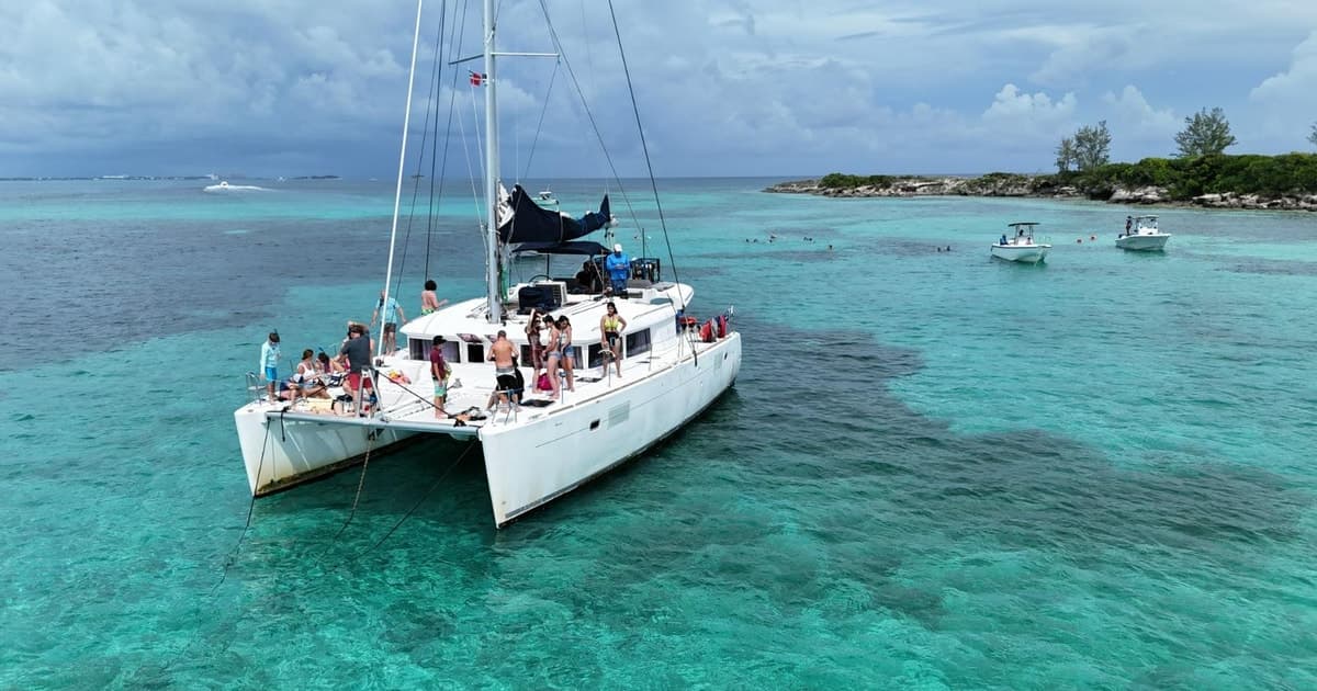 Nassau: Snorkeling, Pig Beach, Swim with Turtles, and Lunch
