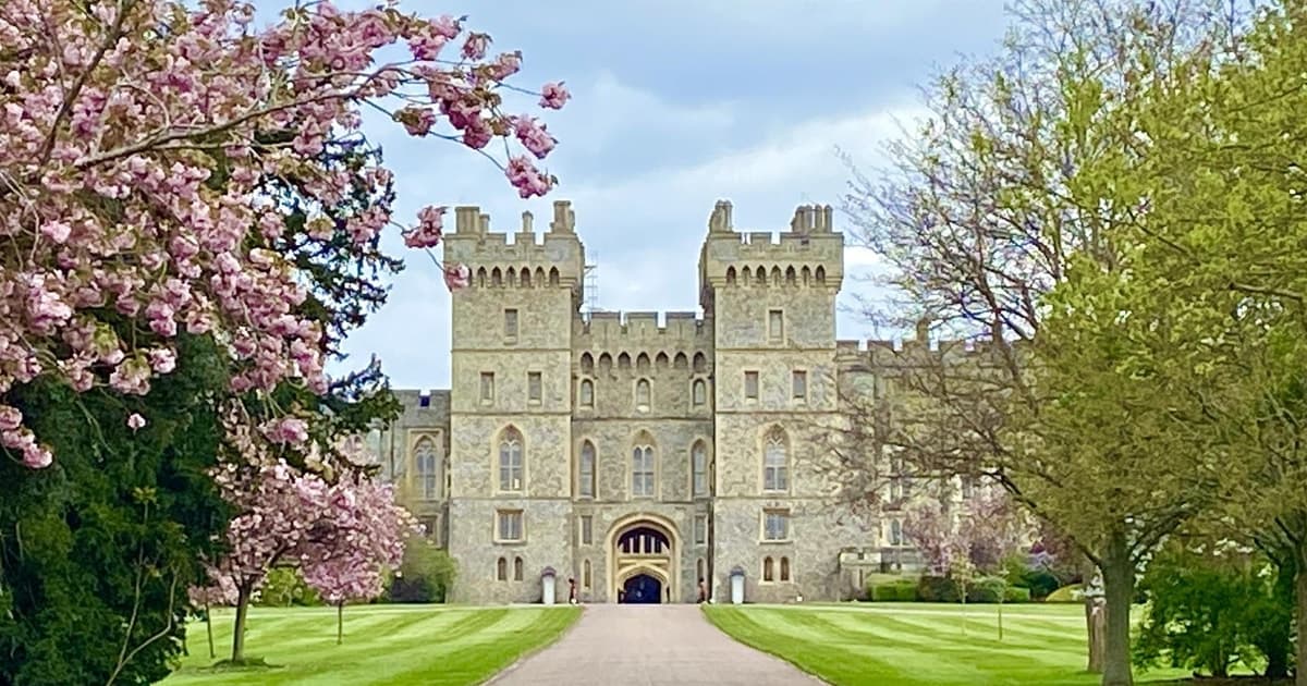 From London: Stonehenge and Windsor Castle Guided Day Trip