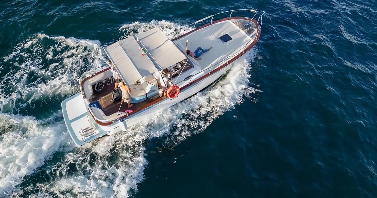 Desde Sorrento: tour en barco de un día por la isla de Capri