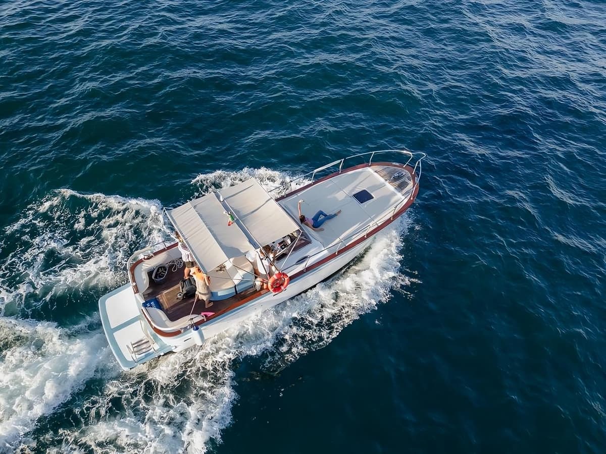 Desde Sorrento: tour en barco de un día por la isla de Capri