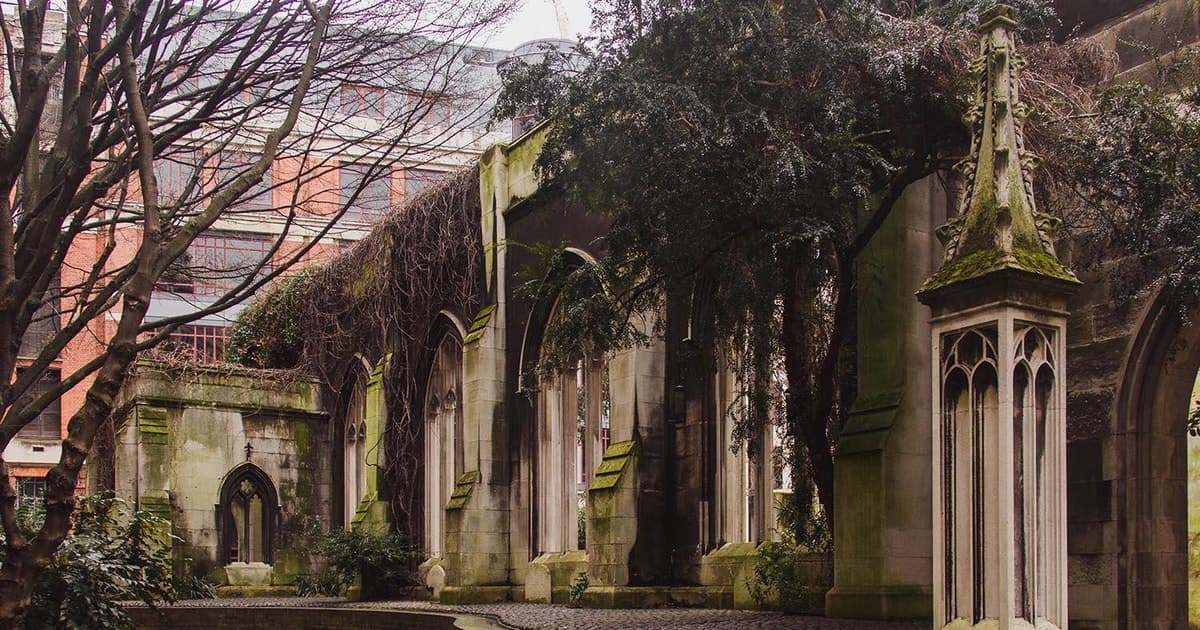 London: Private Secret London Tour with Local Expert