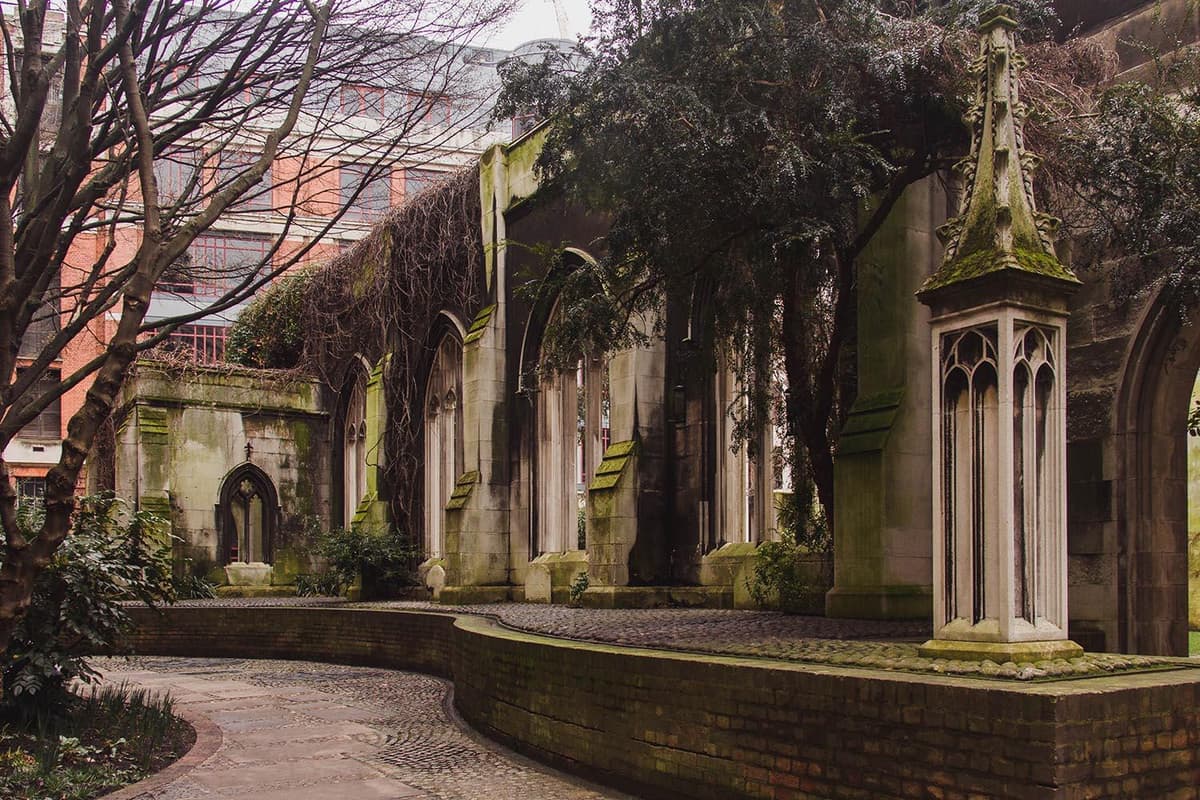 London: Private Secret London Tour with Local Expert