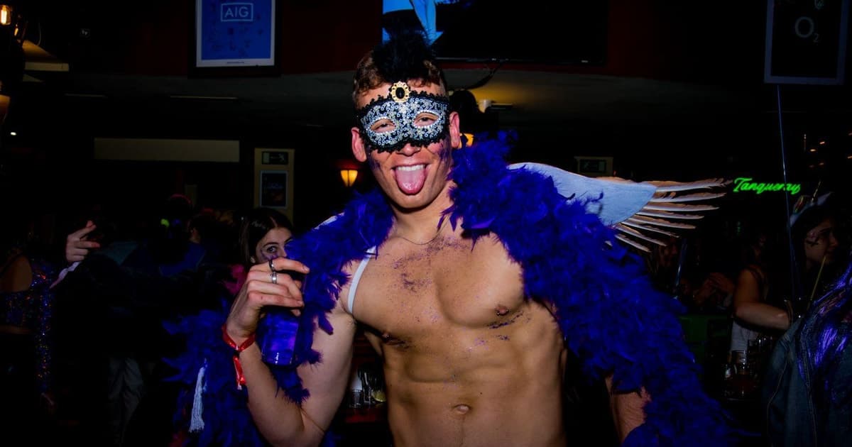 Barcelona: Sitges Carnival Party Bus with Pre-Party