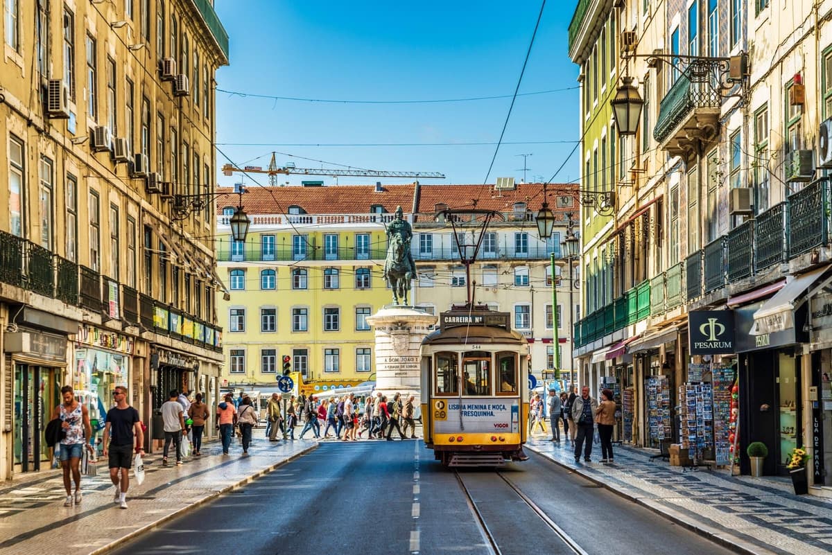 Lisbon: Guided Hills of Lisboa E-Bike Tour
