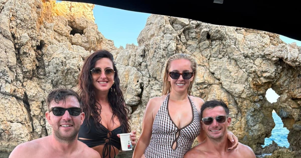 Santa Ponsa: paseo en barco de 90 min con capitán y todo incluido