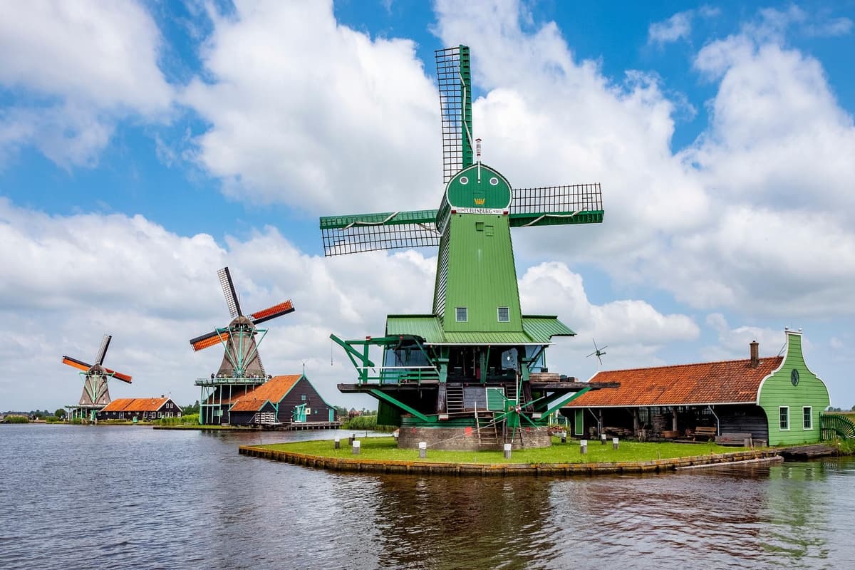 Amsterdam: Zaanse Schans, "Lego Houses" & Volendam