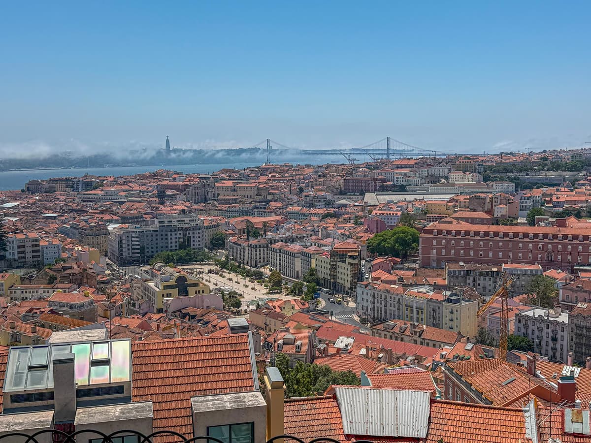 Lisbon: Tuk Tuk Tour of Old Town