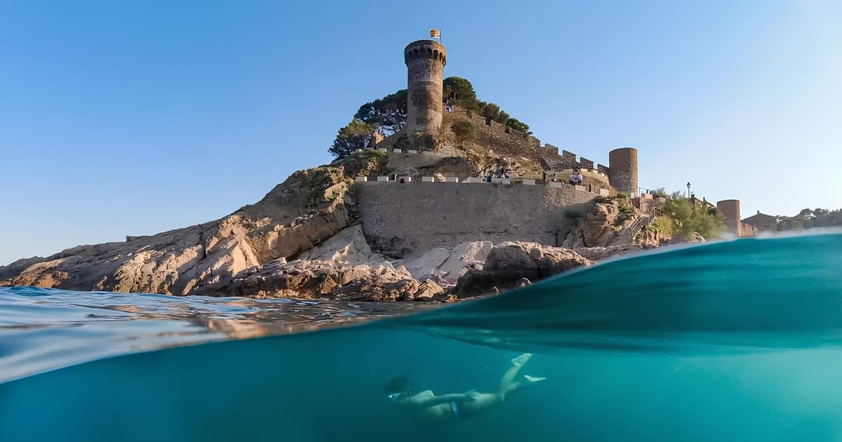 Costa Brava Tour: Tossa de Mar Hike & Snorkel from Barcelona