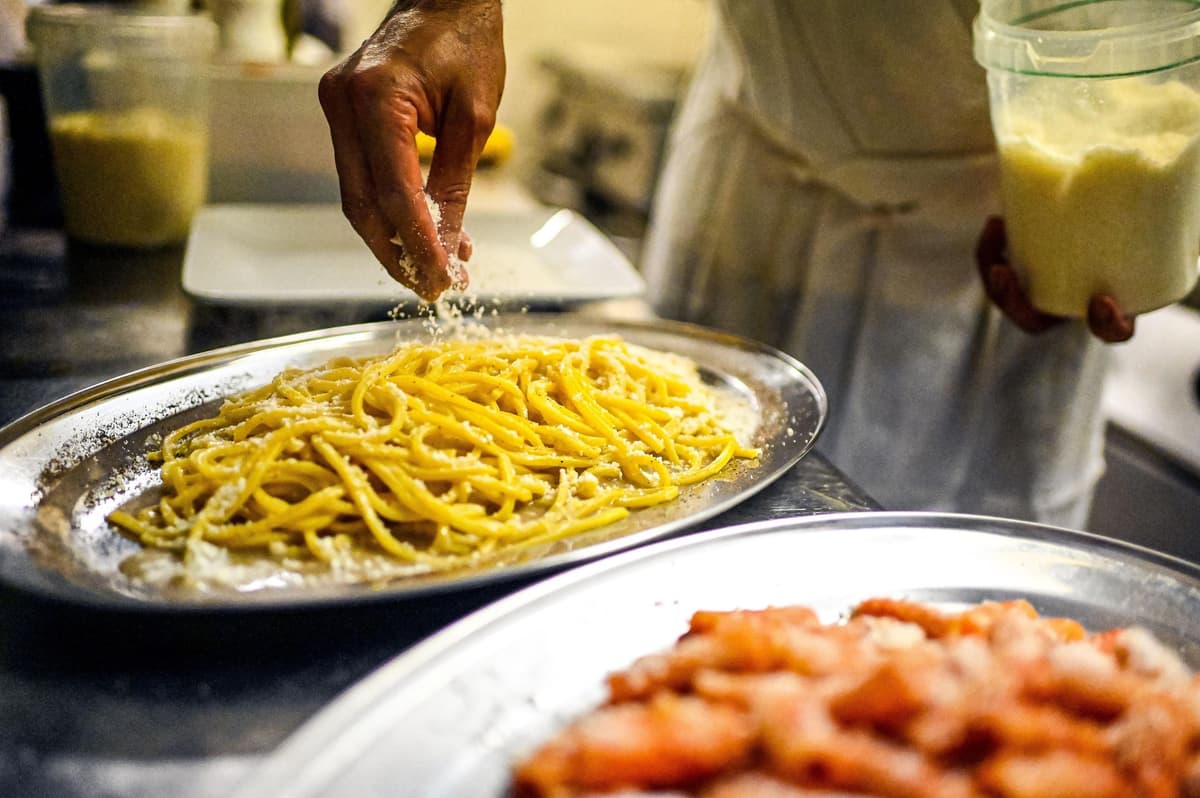 Rome: Food Tour in Campo dei Fiori with 8+ Food Tastings