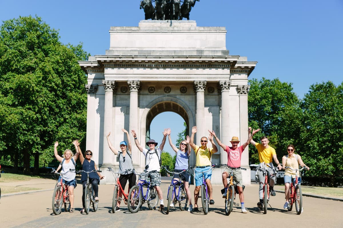 London Package: Royal Bike Tour with River Thames Cruise