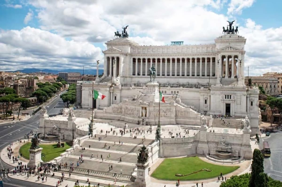 Roma: entrada al ascensor panorámico del Vittoriano con audioguía