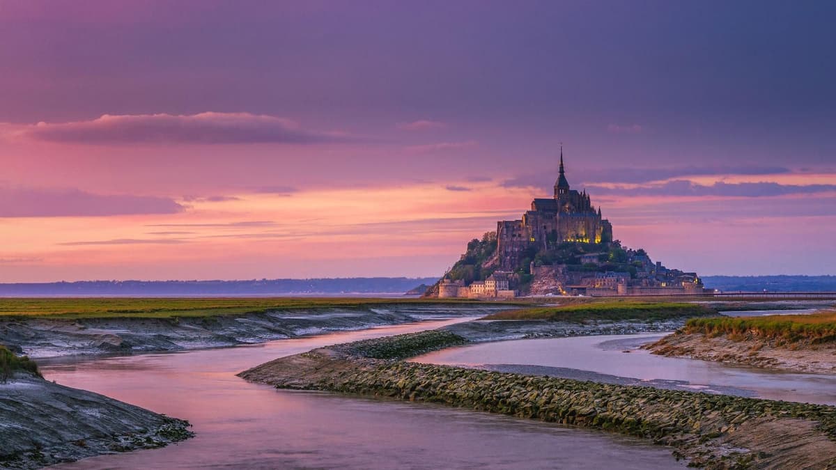 Excursión de un día al Monte Saint-Michel en grupo pequeño desde París con entrada a la abadía