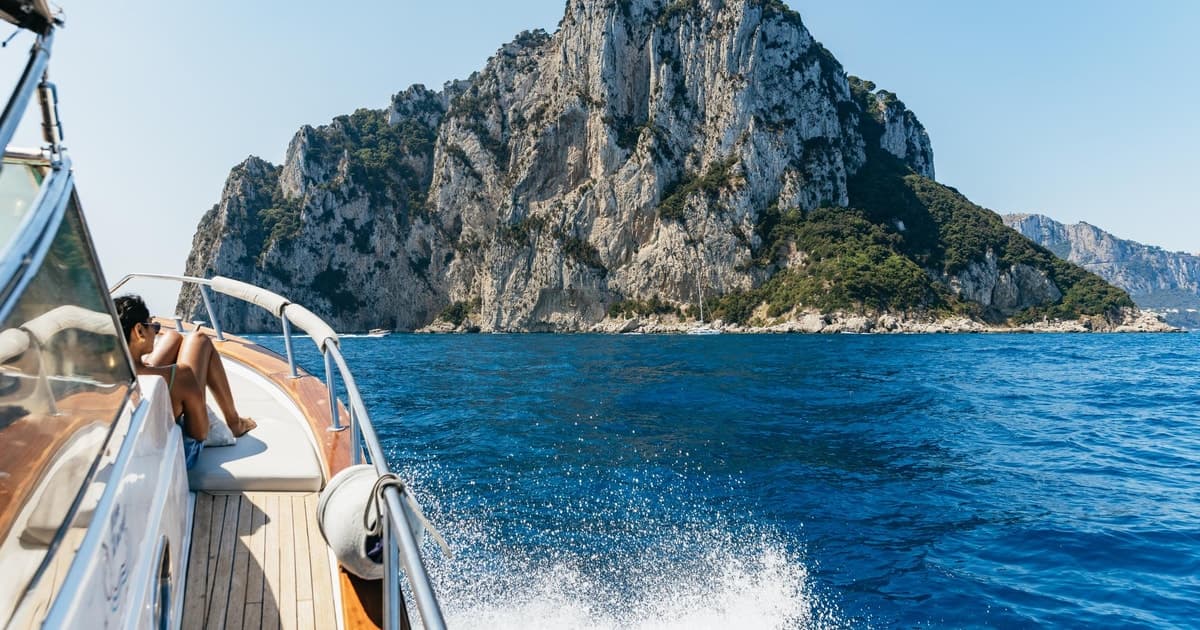 Desde Nápoles: excursión de 1 día en barco a Capri con almuerzo ligero y bebidas