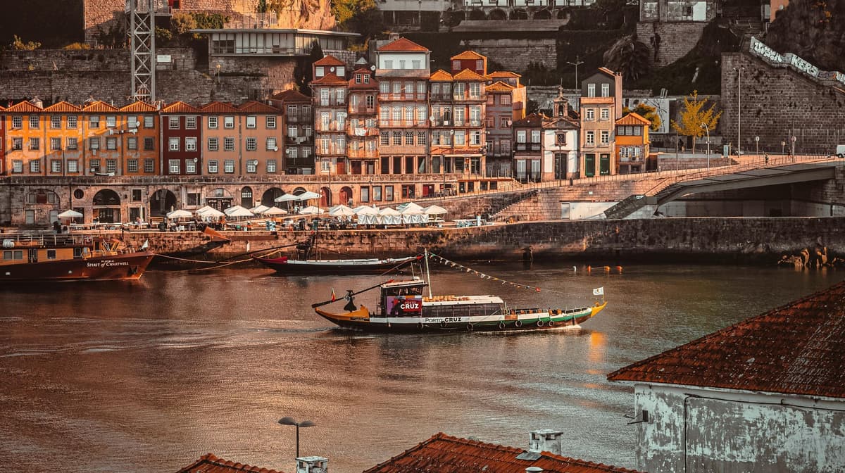Porto: Explore 6 Iconic Bridges on an Authentic Rabelo Boat