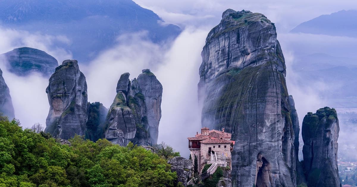 Tour por los monasterios de Meteora, cuevas, paradas junto a la playa y almuerzo