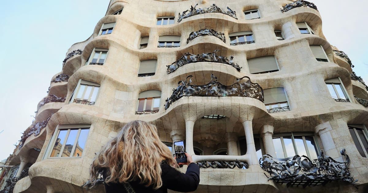 Barcelona: La Pedrera Private Tour with Casa Batlló Ticket