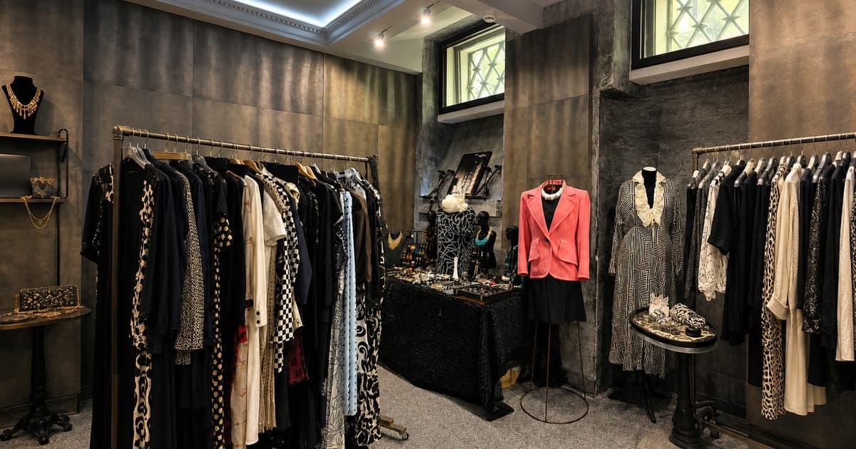 Rome: Vintage Shopping Experience with Optional Aperitivo