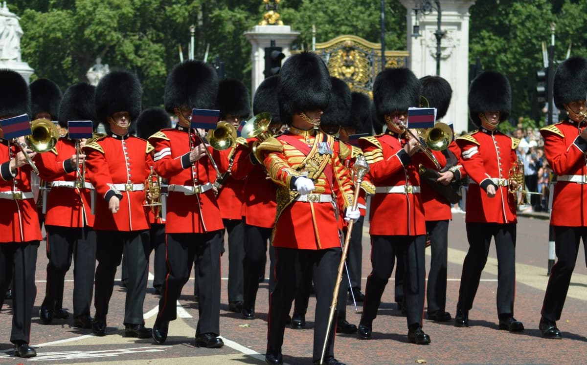 London: Changing of the Guard Tour at Buckingham Palace