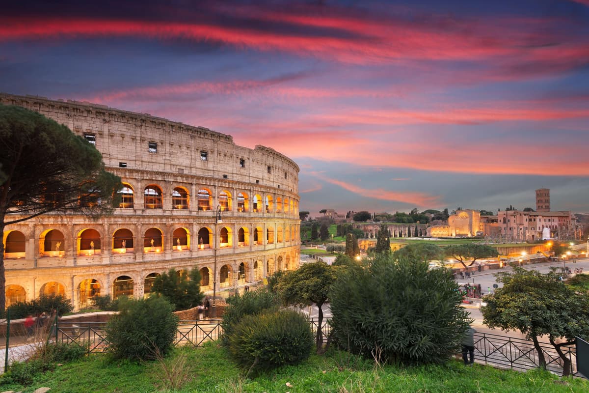 Roma: tour a pie por el exterior del Coliseo, los mercados y el circo