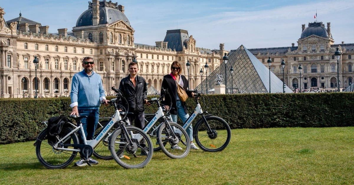 Paris: Afternoon E-Bike Guided Small Group Tour