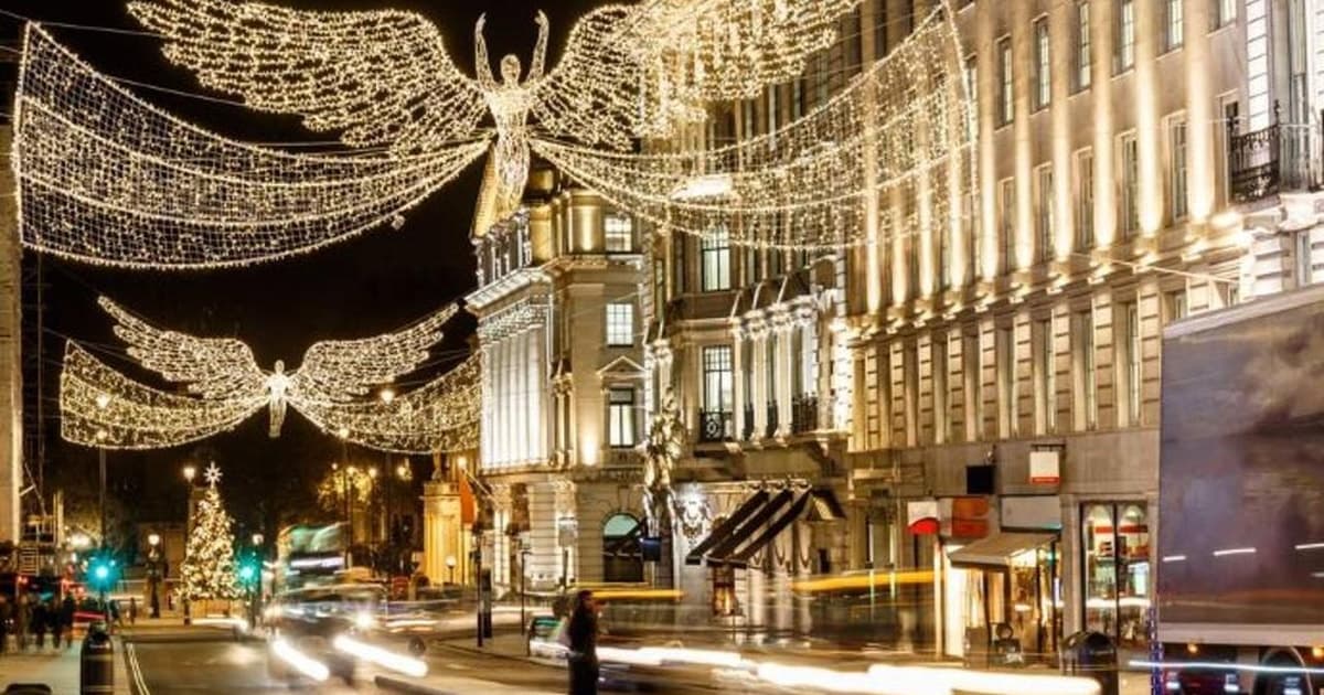 London: Christmas Lights Tour, Mince Pies, & Festive Drinks