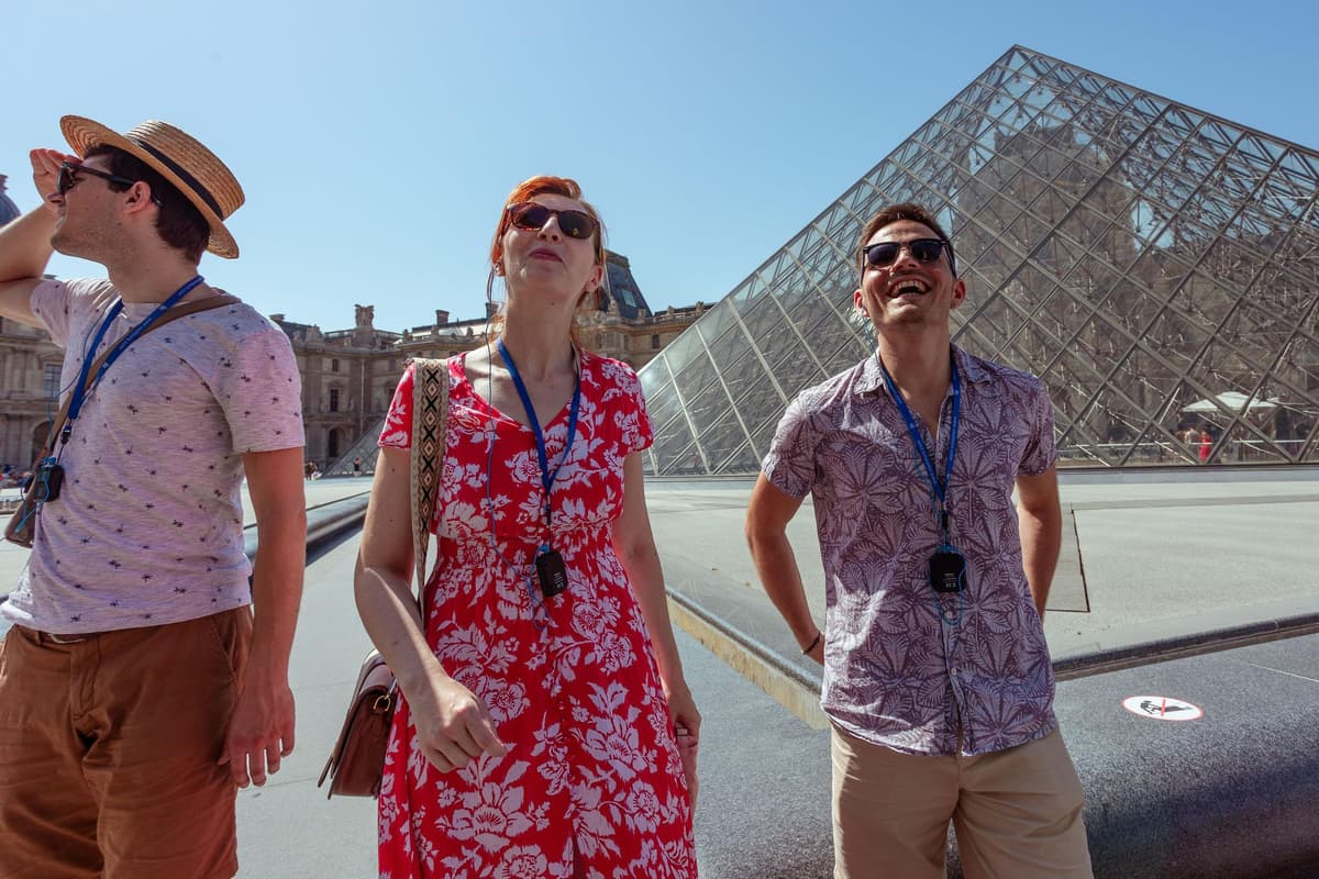 Louvre Museum: Exterior Tour with Skip the Line Ticket
